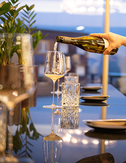 Restaurant Repas Rooftop Bistronomie - Glas Wein mit Aussicht